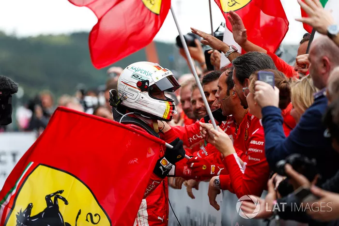 Yarış galibi Sebastian Vettel, Ferrari, parc ferme
