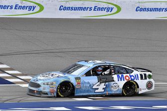 Kevin Harvick, Stewart-Haas Racing, Ford Fusion Busch Light / Mobil 1 wins