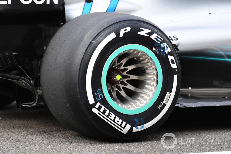 Valtteri Bottas, Mercedes AMG F1 W09 rear wheel