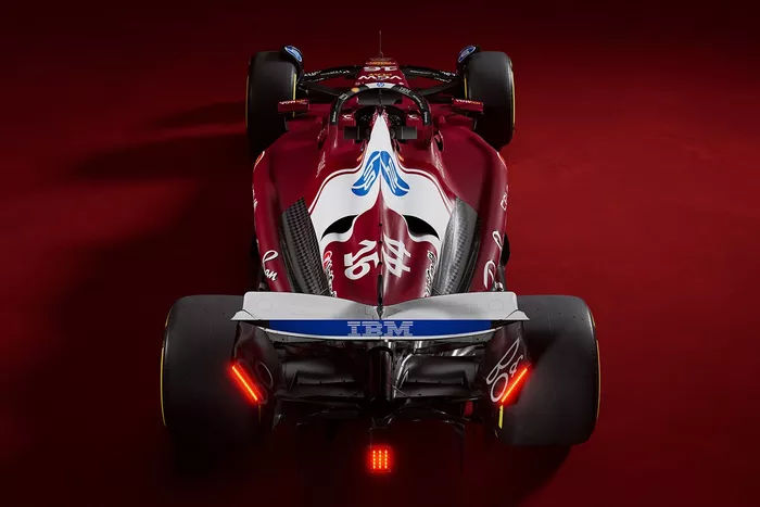 フェラーリ、2025年マシンのカラーリングを発表。新車SF-25のフロント