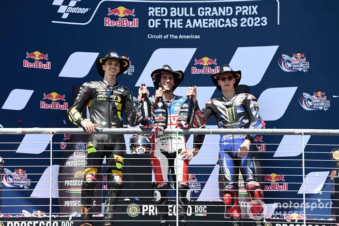 Podio: segundo lugar Luca Marini, VR46 Racing Team, ganador Alex Rins, Team LCR Honda, tercero Fabio Quartararo, Yamaha Factory Racing