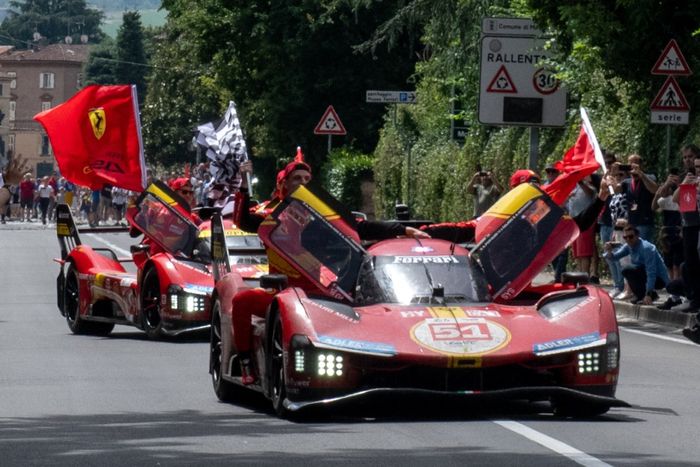 Desfile Ferrari 499P Maranello