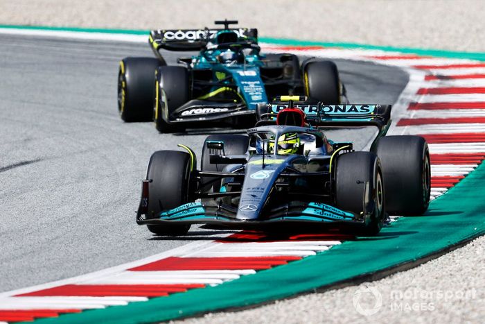 Lewis Hamilton, Mercedes W13, Lance Stroll, Aston Martin AMR22