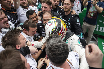 Yarış galibi Lewis Hamilton, Mercedes AMG F1, Parc Ferme