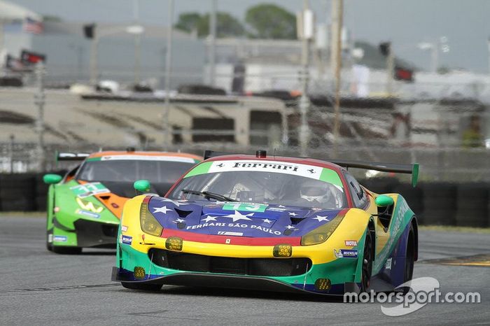 #13 Via Italia Racing Ferrari 488 GT3, GTD: Chico Longo, Victor Franzoni, Marcos Gomes