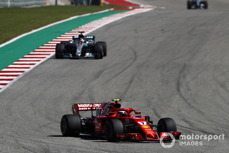 Kimi Raikkonen, Ferrari SF71H, Lewis Hamilton, Mercedes AMG F1 W09 EQ Power+