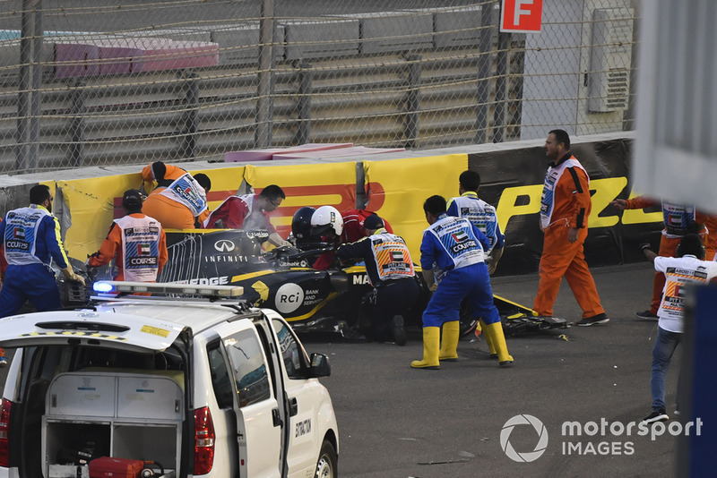 Medics and marshals assist Nico Hulkenberg, Renault Sport F1 Team R.S. 18 who crashed and rolled on lap one 