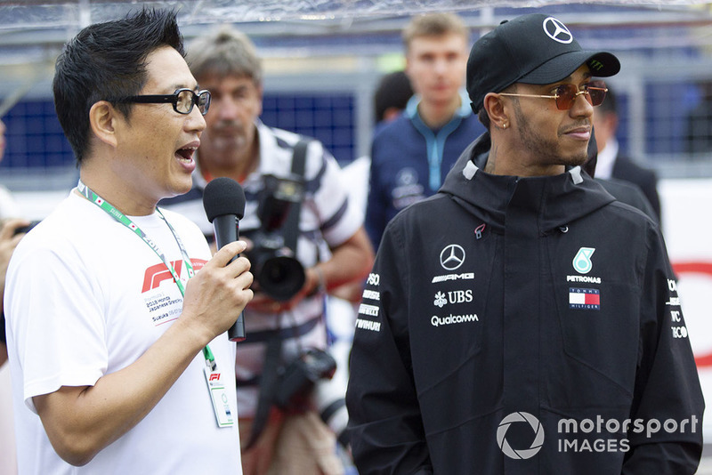 Lewis Hamilton, Mercedes AMG F1, parla con i media