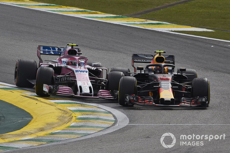 Accrochage entre Max Verstappen, Red Bull Racing RB14, et Esteban Ocon, Racing Point Force India VJM11