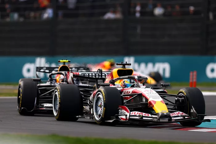 Arvid Lindblad, Racing Bulls; Isack Hadjar, Red Bull Racing