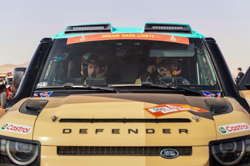 #500 Defender Rally, Defender D7X-R: Stéphane Peterhansel, Michael Metge 
