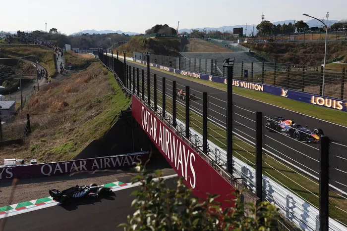 Max Verstappen, Red Bull Racing, George Russell, Mercedes