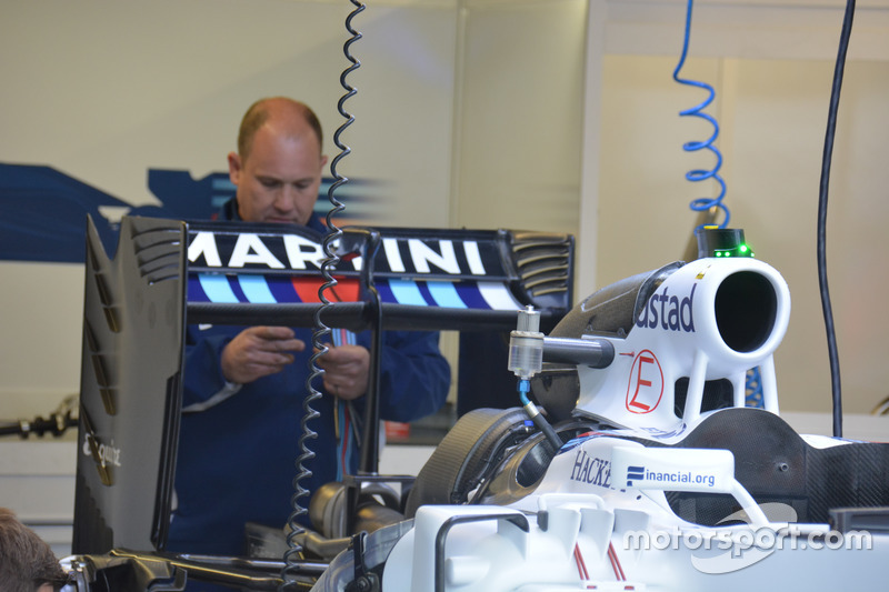 Williams FW38, Heckflügel neu
