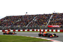 Макс Ферстаппен, Red Bull Racing RB12 випереджає Даніеля Ріккардо, Red Bull Racing RB12