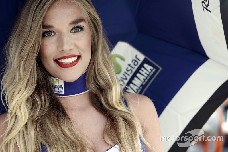 Lovely Yamaha grid girl