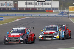 José María López, Citroën World Touring Car Team, Citroën C-Elysée WTCC, Tom Chilton, Sébastien Loeb Racing, Citroën C-Elysée WTCC, Yvan Muller, Citroën World Touring Car Team, Citroën C-Elysée WTCC during MAC3 qualifying