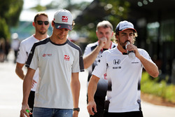 Esteban Gutiérrez, Haas F1 Team con Fernando Alonso, McLaren