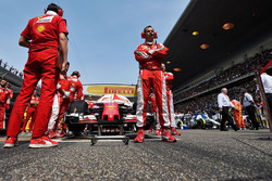 Sebastian Vettel, Ferrari SF16-H on the grid