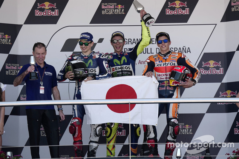 Podium 2016: Pemenang balapan, Valentino Rossi, Yamaha Factory Racing, peringkat kedua, Jorge Lorenzo, Yamaha Factory Racing, peringkat ketiga, Marc Marquez, Repsol Honda Team