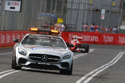 Kimi Raikkonen, Ferrari SF16-H hinter dem FIA Safety-Car