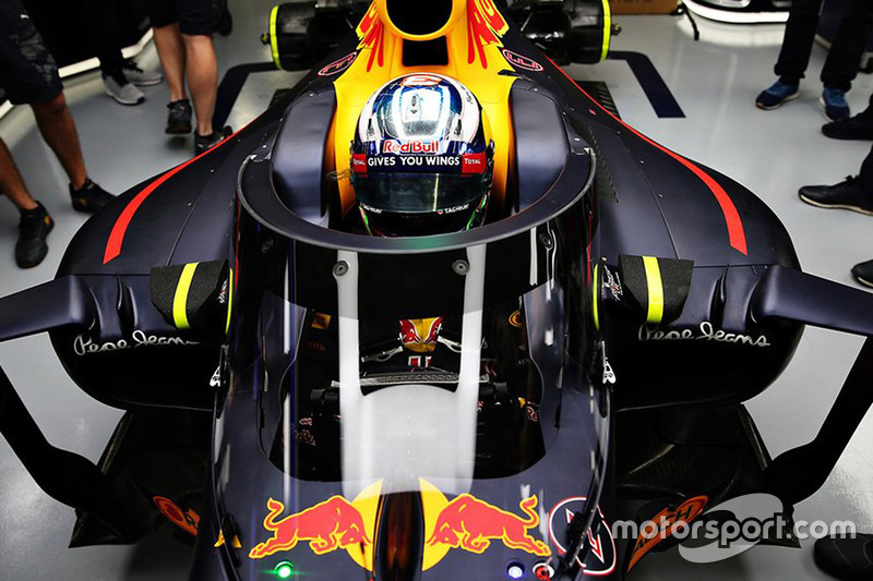 Daniel Ricciardo, Red Bull Racing RB12, mit Cockpitschutz