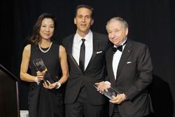 Presidente de la FIA Jean Todt y su esposa Michelle Yeoh aceptan el premio humanitario del año de la Asociación de las Naciones Unidas de Nueva York
