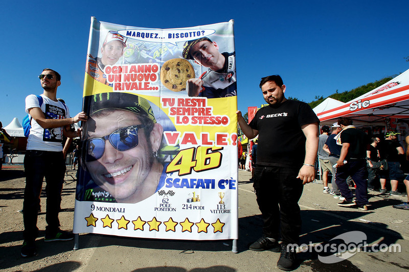 Fans de Valentino Rossi, Yamaha Factory Racing