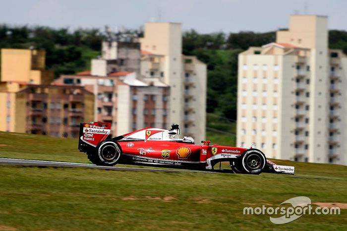 Para facilitar ultrapassagens, Interlagos terá duas zonas de DRS: na reta dos boxes e na reta oposta. Em 2016, os carros chegaram a incríveis 338 km/h na zona de medição. 