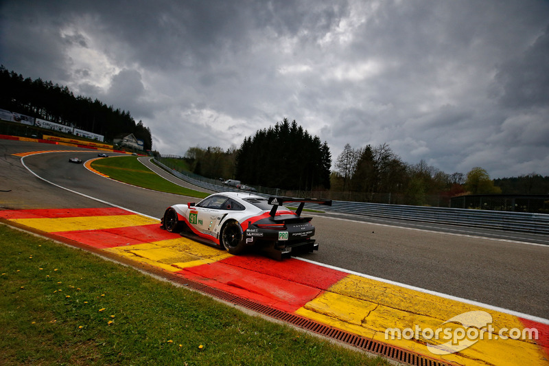 #91 Porsche Team Porsche 911 RSR: Richard Lietz, Frédéric Makowiecki