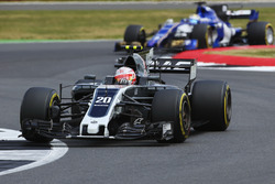 Kevin Magnussen, Haas F1 Team VF-17, Marcus Ericsson, Sauber C36