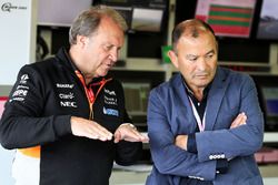 Robert Fernley, Sahara Force India F1 subdirector del equipo y Eddie Jones, entrenador del England R