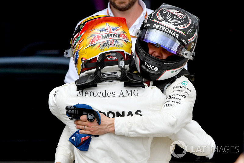 Il vincitore della gara Lewis Hamilton, Mercedes AMG F1 W08 festeggia nel parco chiuso, Valtteri Bottas, Mercedes AMG F1