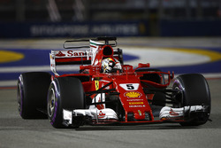 Polesitter Sebastian Vettel, Ferrari SF70H, in Parc Ferme