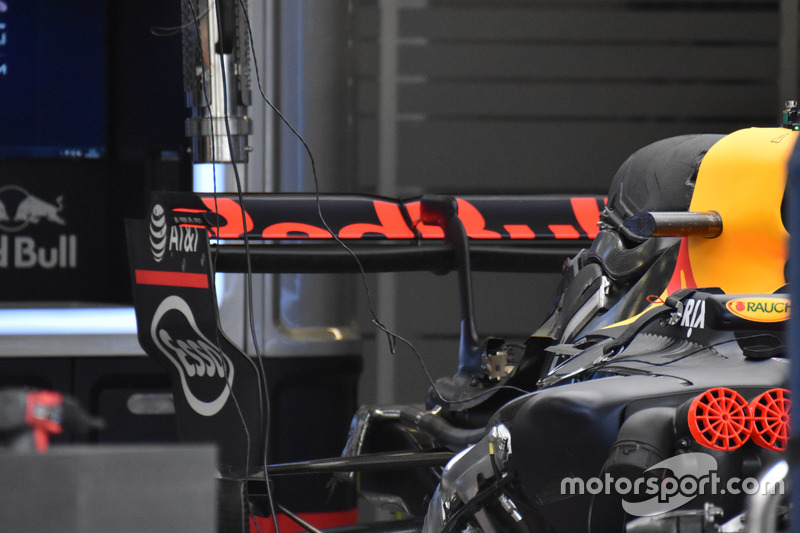 Заднє антикрило Red Bull Racing RB13