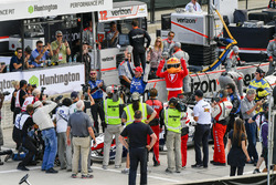Graham Rahal, Rahal Letterman Lanigan Racing Honda celebrates the win