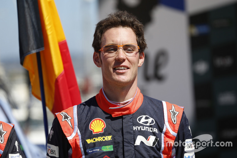 Podio: il vincitore Thierry Neuville, Hyundai i20 Coupe WRC, Hyundai Motorsport