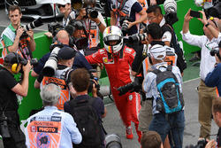 Winnaar Sebastian Vettel, Ferrari viert in parc ferme