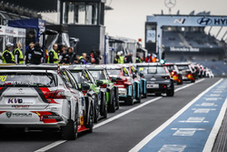 Coches en pit lane