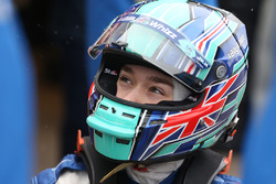 Billy Monger en el coche de carreras, regreso a probar el Carlin MSV Fórmula 3