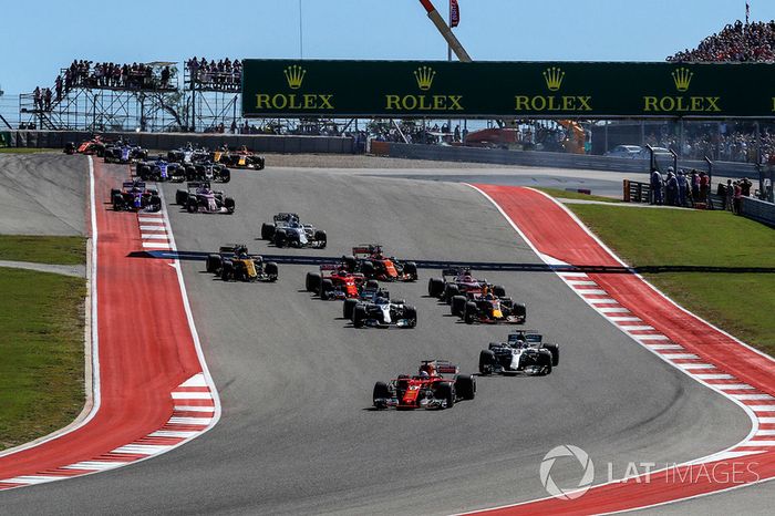 Sebastian Vettel, Ferrari SF70H y Lewis Hamilton, Mercedes-Benz F1 W08