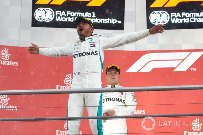 Pese a hacer la pole en el GP de Alemania, Vettel abandonó. Ganó Lewis Hamilton