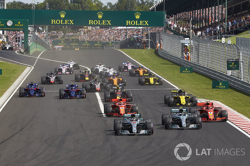 Lewis Hamilton, Mercedes AMG F1 W09, Valtteri Bottas, Mercedes AMG F1 W09, Kimi Raikkonen, Ferrari SF71H, Sebastian Vettel, Ferrari SF71H, Nico Hulkenberg, Renault Sport F1 Team R.S. 18, Pierre Gasly, Toro Rosso STR13, Brendon Hartley, Toro Rosso STR13, al inicio de la carrera