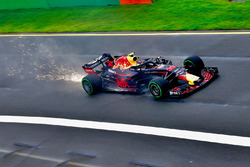 Max Verstappen, Red Bull Racing RB14, fait des étincelles