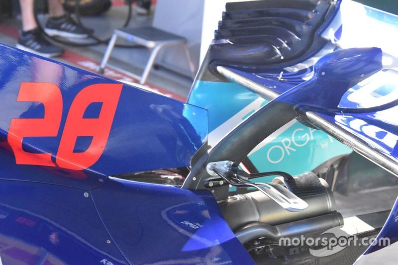 Toro Rosso STR13: T-Flügel