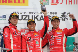 #99 Y's distraction GTNET GT-Rの浜野彰彦(左)、星野一樹(中央)、藤波清斗(右)