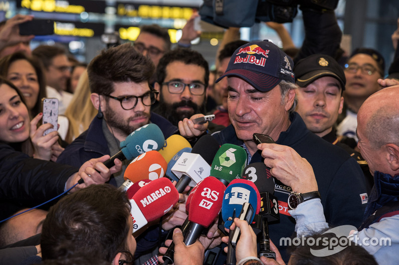 Carlos Sainz, Peugeot Sport speaks to the media