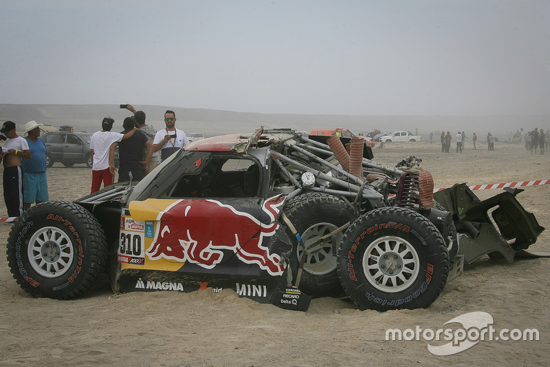 Авария: Брайс Мензис и Питер Мортенсен, X-Raid Team, MINI John Cooper Works Buggy (№310)