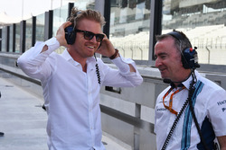 Nico Rosberg, ambassadeur Mercedes-Benz et Paddy Lowe, directeur technique Williams