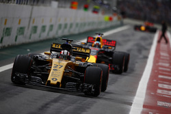 Nico Hulkenberg, Renault Sport F1 Team RS17, Daniel Ricciardo, Red Bull Racing RB13