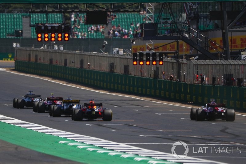 Lewis Hamilton, Mercedes AMG F1 W09, Charles Leclerc, Sauber C37, Nico Hulkenberg, Renault Sport F1 Team R.S. 18, Daniel Ricciardo, Red Bull Racing RB14, e Marcus Ericsson, Sauber C37, si sistemano in griglia per provare la partenza